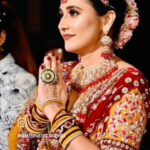 Ragini Khanna Instagram - Just in love wid u..ur smile & ur beautiful heart ❤️ Meeting u was the greatest experience for me🫶 . As "Suhana" u rocked the show.. "Sasural genda phool"🤟 Television actress -@raginikhanna . As "Ragini" u also did it...🥰 One of mah Fav 😘 #award #awardwinning #awardshow #indorecity #indorediaries #winning #winners🏆 #celebrity #explorepage #celebritypost #professionalmakeupartist #instagram Rabindra Natya Graha Auditorium