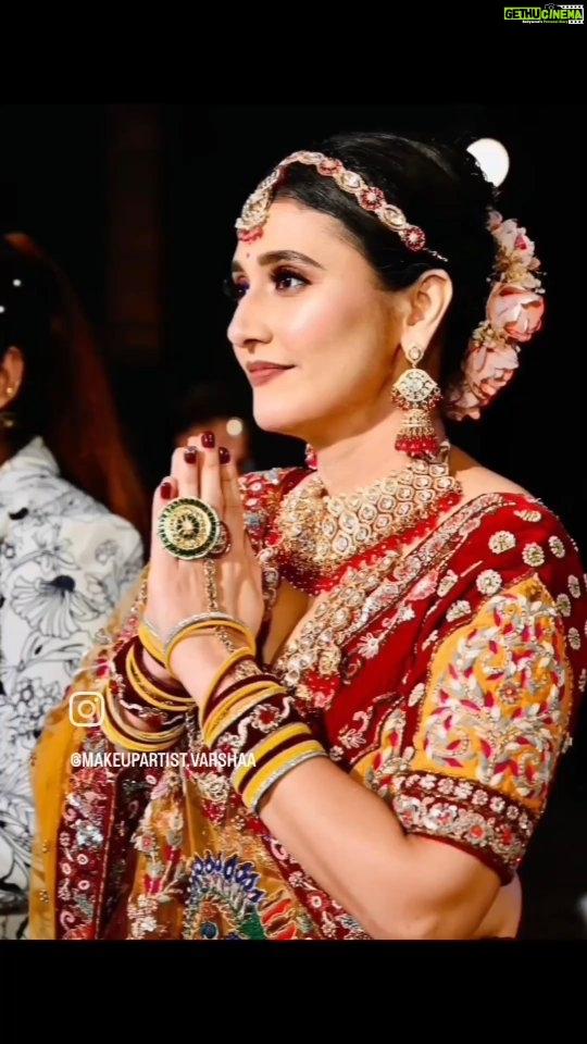 Ragini Khanna Instagram - Just in love wid u..ur smile & ur beautiful heart ❤️ Meeting u was the greatest experience for me🫶 . As "Suhana" u rocked the show.. "Sasural genda phool"🤟 Television actress -@raginikhanna . As "Ragini" u also did it...🥰 One of mah Fav 😘 #award #awardwinning #awardshow #indorecity #indorediaries #winning #winners🏆 #celebrity #explorepage #celebritypost #professionalmakeupartist #instagram Rabindra Natya Graha Auditorium