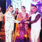 Ragini Khanna Instagram – Bollywood celebrity Ragini Khanna ke sath award lete hue Mayur Tiwari Indore, India
