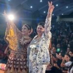 Ragini Khanna Instagram - Grand seminar with so adorable beauty with great personality & soul @raginikhanna &@saveerasmakeupacademy ..... It's a great pleasure to meet you @raginikhanna ma'am ..🥰🥰🧿 All the credit goes to @saveerasmakeupacademy for organizing such a grand live celebrity makeup seminar in Indore .. 🥰❤️ Thank you Divya ma'am for giving us to be a part of this historocal moment and proud to be a Part of saveera family member..🧿💖🥰🥰