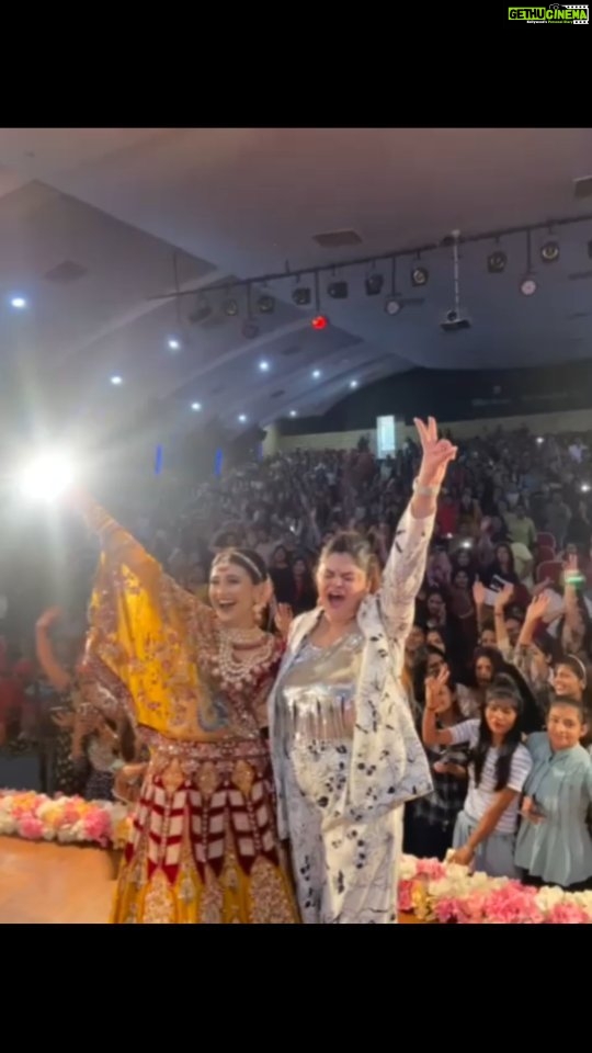 Ragini Khanna Instagram - Another successful seminar with @saveerasmakeupacademy mam nd @raginikhanna mam .....π§Ώβ₯οΈ Congratulations ππ #cherryjain805 #reelsindia #reels #trendingreels #instagram #viralreels #raginikhanna Indore, India