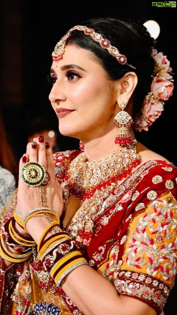 Ragini Khanna Instagram - #raginikhanna #makeupsparkle #makeupartist #sasuralgendaphool #saveerasmakeupacademy Indore, India