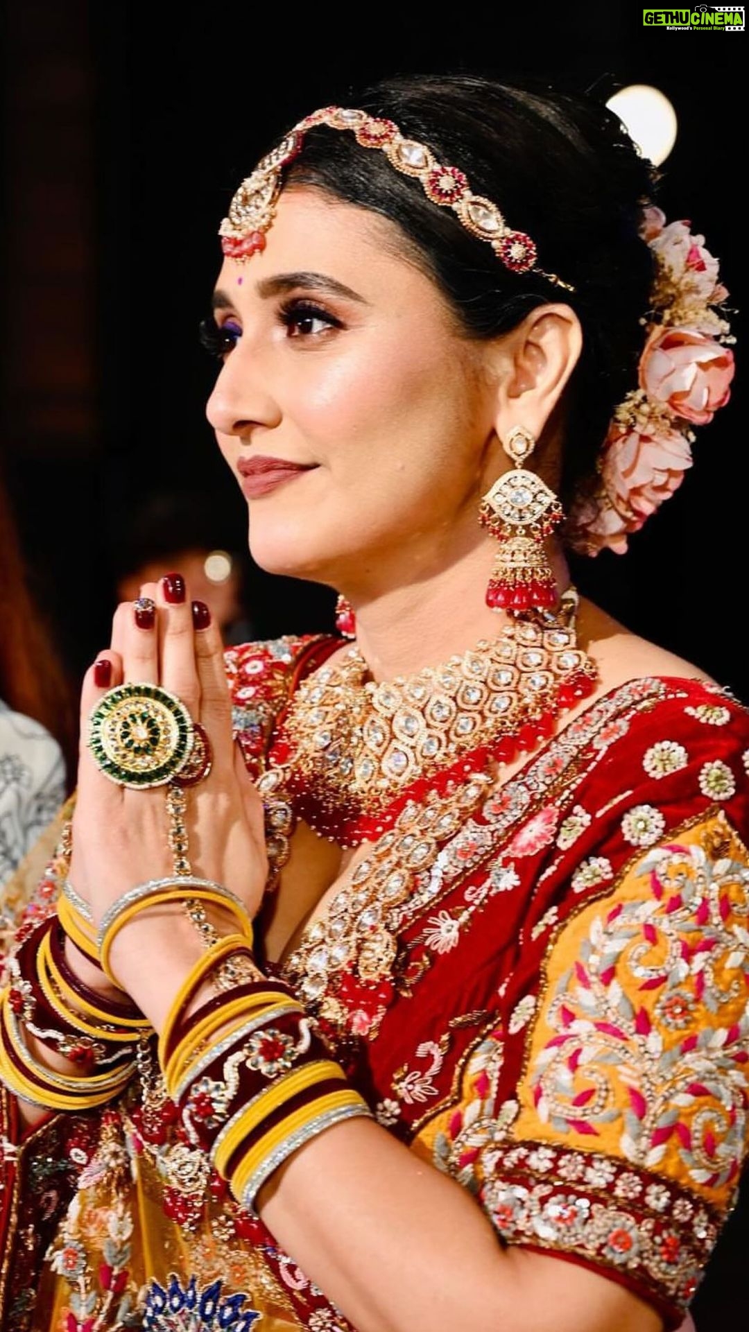 Ragini Khanna Instagram - #raginikhanna #makeupsparkle #makeupartist #sasuralgendaphool #saveerasmakeupacademy Indore, India