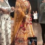 Ragini Khanna Instagram – #celebrity #live #instagood #instadaily #makeup #onstage @raginikhanna @saveerasmakeupacademy @mistyarya_15.10 @mohinee_makeover #sasuralgendaphool #seminar Indore smart City