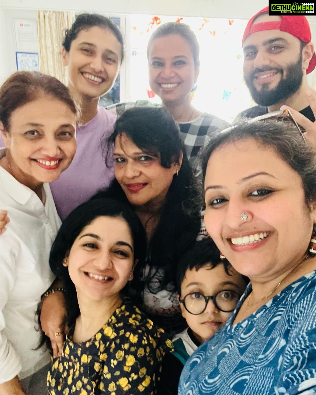 Ragini Khanna Instagram - Lovely lunch get together at the @kaaminikhanna and @raginikhanna ‘s .. thank u for being such amazing hosts. Lots of love and hugs . ❤️❤️❤️❤️❤️ Mumbai, Maharashtra