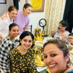 Ragini Khanna Instagram – Lovely lunch get together at the @kaaminikhanna and @raginikhanna ‘s .. thank u for being such amazing hosts. Lots of love and hugs . ❤️❤️❤️❤️❤️ Mumbai, Maharashtra