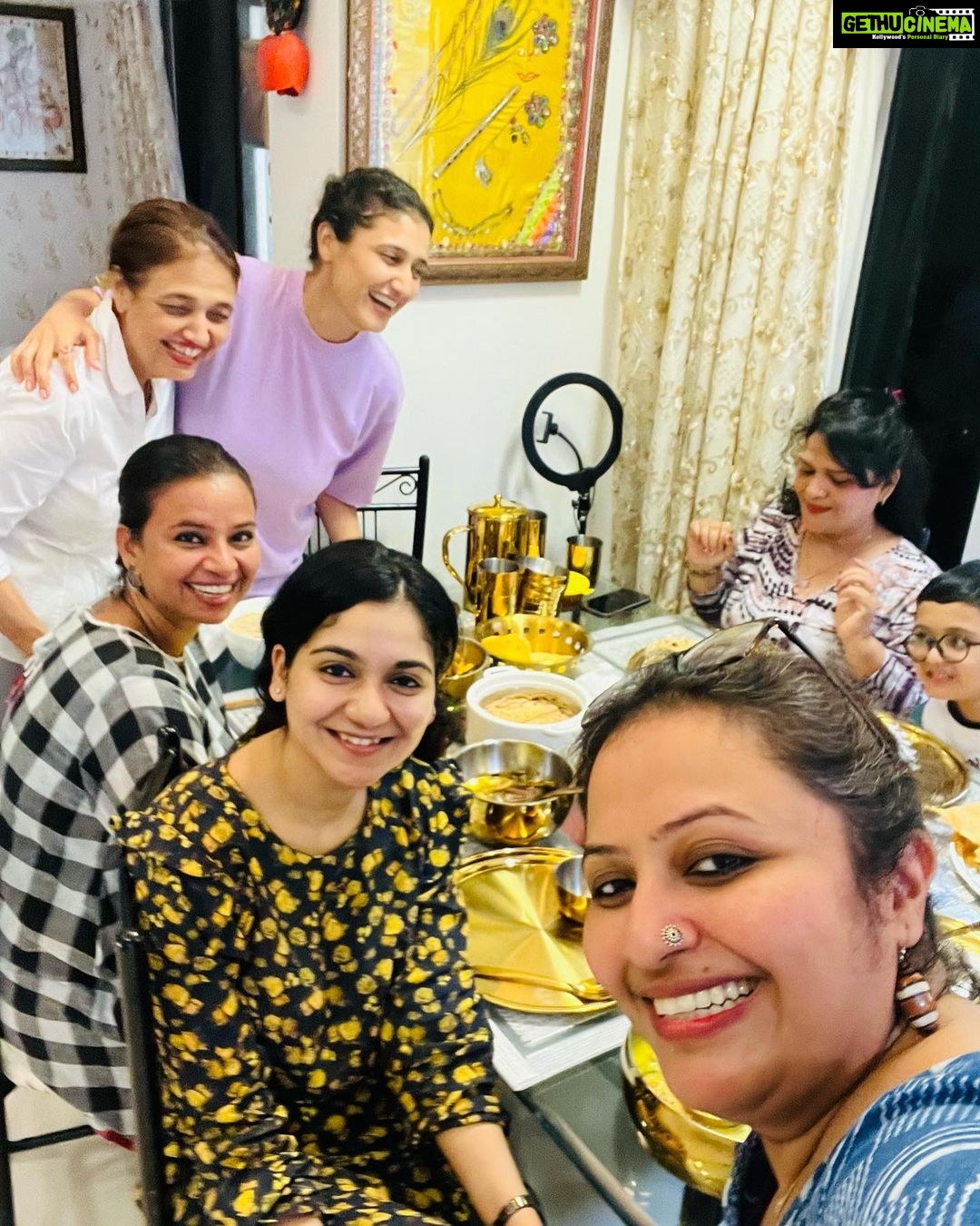 Ragini Khanna Instagram - Lovely lunch get together at the @kaaminikhanna and @raginikhanna ‘s .. thank u for being such amazing hosts. Lots of love and hugs . ❤️❤️❤️❤️❤️ Mumbai, Maharashtra