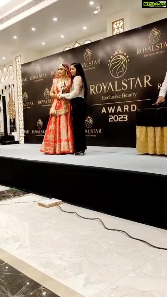 Ragini Khanna Instagram - Making progress and feeling proud success 😍😍 I got makeup artis award by @raginikhanna Bollywood celebrity actress (best siriyal sasural genda pool 😍my all time favourite Nd tq so much ragini mam for coming 😍😍my favourite #bollywood #bollywoodactress #reelsvideo #reelkarofeelkaro