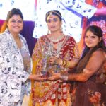 Ragini Khanna Instagram - Best TV Actress finally meet yo mam 🥰🤩 ✨Gald to awarded by celebrity -@raginikhanna ✨ Thankyou mam for opportunity ❣️-@saveerasmakeupacademy # awardshow #raginikhanna❤ #sasuralgendhaphool🏡🌻 #instagoodmyphoto #ekzindgimerisaukhwaishaan❤️🧿✨ #starplus #makeupartist #muskan_makeover_001 #awardwinning #award Rabindra Natya Graha Auditorium