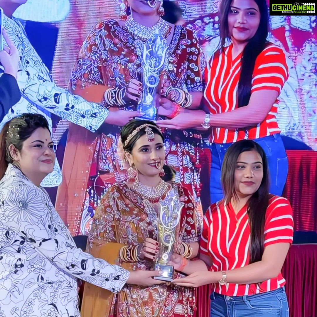 Ragini Khanna Instagram - So proud to be a part of an industry that celebrates excellence & hard work ✨ Thank you to everyone who supported me along the way... Also a huge thank you to my fmly who have always believed in me... For me-this is not just an award..but a reminder that all the long hours were worth it🤞 Glad to awarded by the Celebrity-@raginikhanna #awardshow #awardwinning #award #mua #beautyindustry Rabindra Natya Graha Auditorium