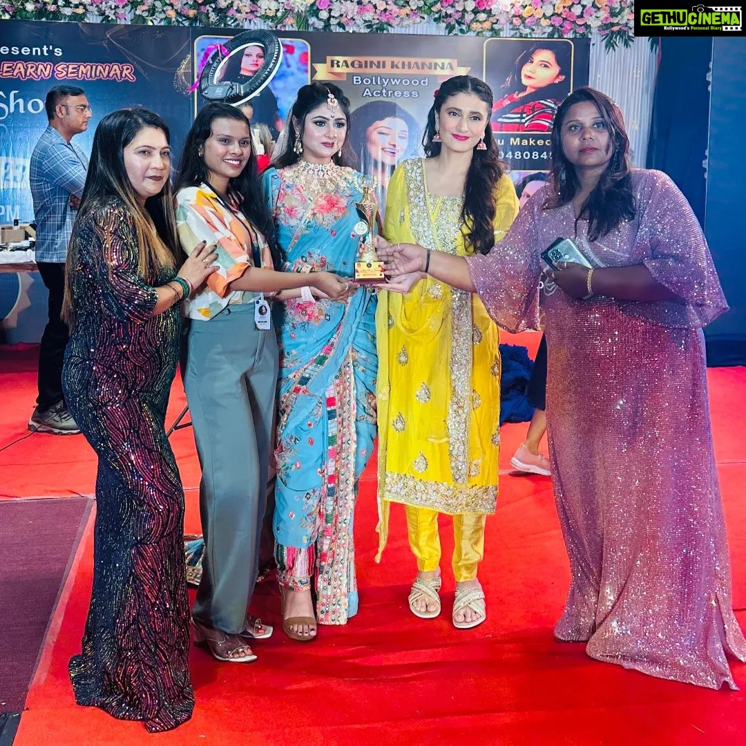 Ragini Khanna Instagram - Finally I 1St winner🏆 bridal competition, awarded by @raginikhanna mam at nakshtra benique nagpur 😊 THANK YOU SO MUCH MAM😘❤️ #raginikhanna #instabollywood #instagood #viralpost #makeupartist #maharashtrianbridalmakeup😍 #maharashtrianlook Nagpurian Orange City - NOC