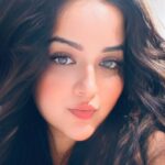 Ragini Nandwani Instagram - Good hair day #friday #swamisamarthmaharaj #navadurgamaatemple😇🙏🏻 #newpost #happy #lipcolour #hair #entrepreneur #shoot #weekend #instagood #goal #hotonbeauty #actress #indianwoman #instadaily #bigboss
