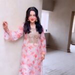 Ragini Nandwani Instagram - Monday 🌱🌺🌸🌼🙏🌼🌸🌺🌱 Outfit @yellowsapphire79 #blessed #life #pray #swamisamarth #navadurgamaa #newpost #collaboration #influencer #entrepreneur #actress #womanpower #happytohelp #loveanimals #savealife #saveanimals #trendingreels #hotonbeauty #instadaily #smile