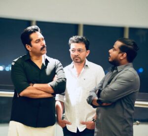 Rahman Instagram - മലയാള സിനിമയിലെ പുതു തലമുറക്കൊപ്പം പ്രവർത്തിക്കാൻ അവസരം ലഭിച്ചതിൽ അതിയായ സന്തോഷം. Producer Binoj and director Charles . @samaramovie #samarathemovie #mollywood #tollywood #kollywood #bollywood @ajayjohns2018 @sinu_sidharth @tseries.official @obscura_entertainment