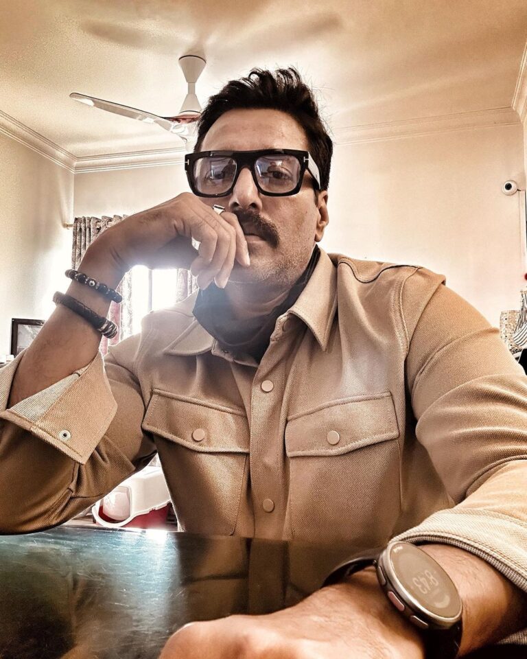 Rahman Instagram - “If I was funny, I would have a good Instagram caption.” 😂😂😂😂😂. Free to caption 👍 #actorslife #wardrobe #selfie2023 #actorslife🎬 #tomfordeyewear @tomford @zara @polarglobal #polarvantagev2