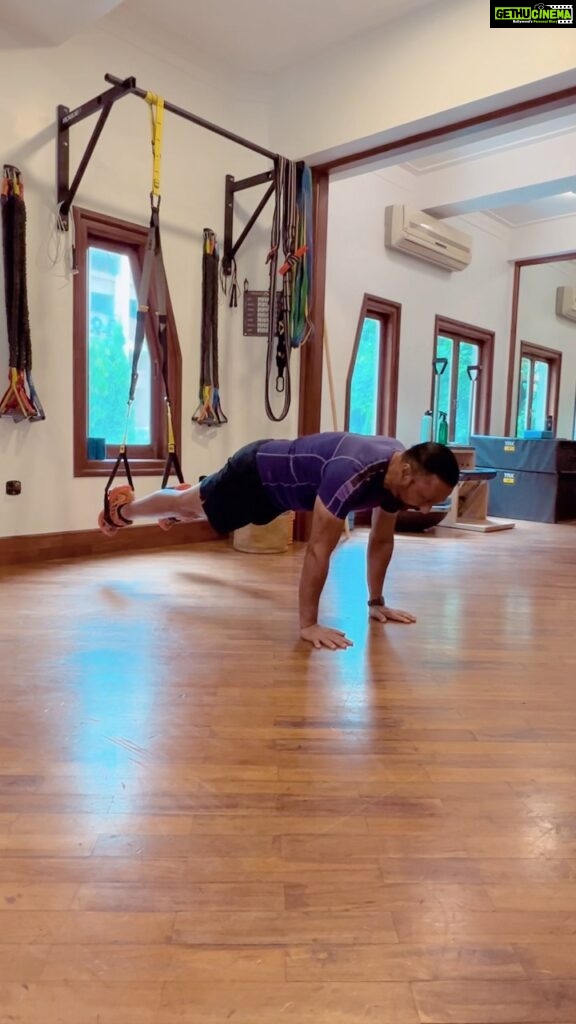 Rahul Bose Instagram - Crushing the mid-week goals like a boss💪🏻 Save ⬇ this workout for later! . . . . . . . . . . #soleus #soleusmumbai #fitnesscenter #strengthandconditioning #conditioning #wednesdayworkout #highintensity #jumpsquats #trxtraining #mountainclimbers #trxworkout #fullbodyworkout #workoutmotivation Soleus