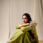 Rajisha Vijayan Instagram - Symphony in the orchard 🍂 🍃 @jiksonphotography @styledbysmiji @truebrowns @laxmi_saneesh @thehouseofloc