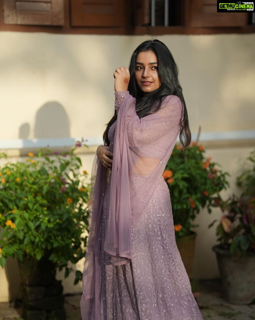 Rajisha Vijayan Instagram - 💜 #fahinoor moments @ashwinimathoor_couture @arun_sathyan_n