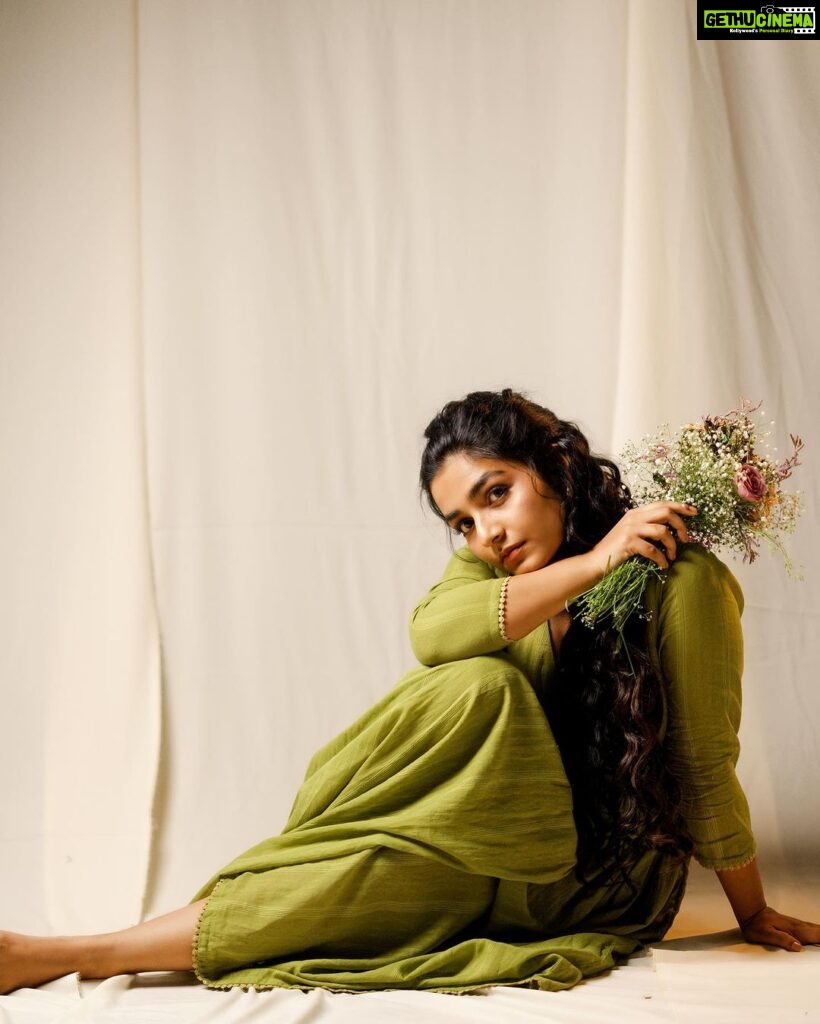 Rajisha Vijayan Instagram - Symphony in the orchard 🍂 🍃