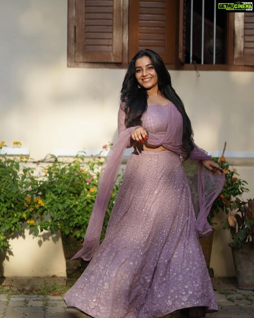 Rajisha Vijayan Instagram - Feeling like lilacs 💜 @ashwinimathoor_couture love love love this lehenga 😘