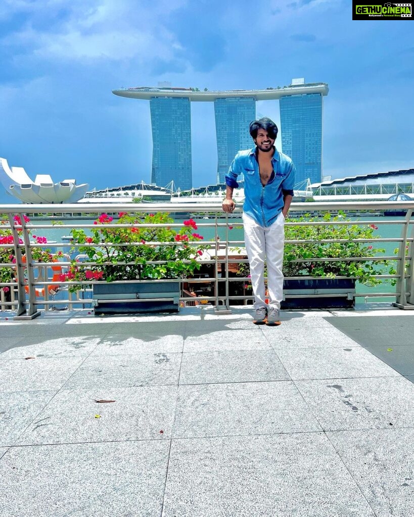 Rakshan Instagram - 🇸🇬🫶🏼📖 Singapore