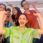 Rakul Preet Singh Instagram – When the entire team is doing a jalsa ❤️❤️ in love with this song team #missionraniganj … @jackkybhagnani @deepshikhadeshmukh @akshaykumar @parineetichopra .. @jjustmusicofficial