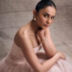Rakul Preet Singh Instagram - Thankyouuuu @elleindia for #ellemouldbreakeraward 💕 #mouldyourway