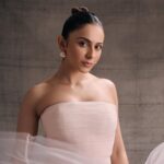 Rakul Preet Singh Instagram - Thankyouuuu @elleindia for #ellemouldbreakeraward 💕 #mouldyourway