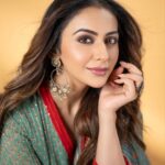 Rakul Preet Singh Instagram - Festive season💕 Outfit @anitadongre Earrings @pinklanebyrashi Ring @houseofaarai Footwear @fizzygoblet Styled by @anshikaav Assisted by @bhatia_tanisha Make up @im__sal Hair @aliyashaik28 Shot by @deepak_das_photography