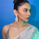 Rakul Preet Singh Instagram - Life won’t sparkle unless you do 💕 #lokmatmoststylish Thankyou @lokmat for the most promising actor award 💕