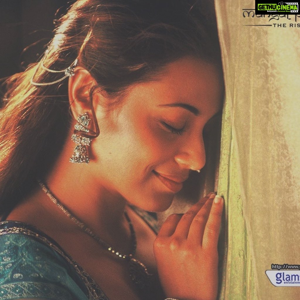 Rani Mukerji Instagram - Happy International Women’s to all the women that making strides and breaking boundaries and doing your thing! To celebrate her age some of Rani’s most iconic roles! Comment which ones you know!