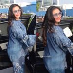 Rani Mukerji Instagram - Snapped out on a dinner date with @vaibhavi.merchant ❤️. Awww she looks adorable in that blue outfit, and damn look at her hair! It’s gorgeous!! WE ARE SO CLOSE TO 200K!!! 😭🙏🏽