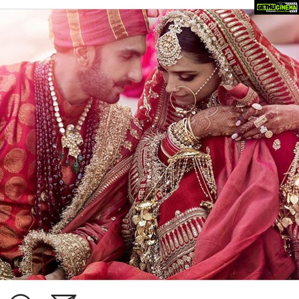 Rani Mukerji Instagram - Rani at Sonam’s wedding this year 😍. I will never forget how good Rani looked in that lehenga, like damn ✨. DEEPVEER’s WEDDING PHOTOS ARE ABSOLUTELY ADORABLE I CANT OML 😍😍😍😍😍😍