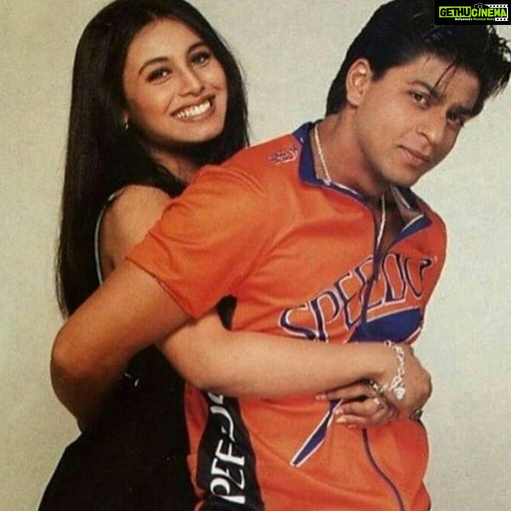 Rani Mukerji Instagram - Felt too lazy to make an edit, so just swipe through to see a montage of ShahRukh and Rani togther ❤️. I’m a diehard ShahRani fan, so this is a very important day for me!! SHAHRUKH KHAN @IAMSRK TURNS 53 TODAY!! 😭🤟🏽🤟🏽! ShahRukh Khan is my childhood actor, all my childhood movies I watched growing up was ShahRukh Khan! And I used to love the song “tum paas aaye, youn muskaraye...” I swear, I loved Rahul ❤️. ShahRukh is one of the best actors and one of the most humblest people I’ve seen and will always be a fan of him. I love you big time SRK, happy birthday 😘