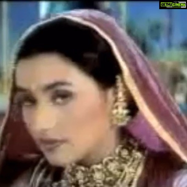 Rani Mukerji Instagram - Officially I love this look on her Sm, why did they delete this scene from the movie!? She looked so good, I am in loveeee 😍 #20YearsofKuchKuchHotaHai