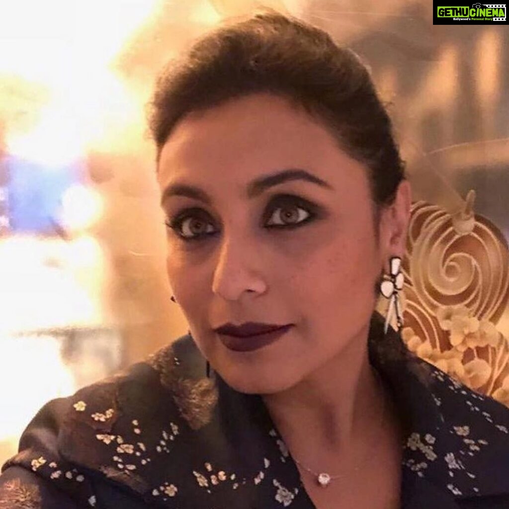 Rani Mukerji Instagram - My girl, out here serving looks 😍! Damn she is so gorgeous, I love her earrings 🦋! Happy (late) Navratri to all that celebrate!