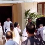 Rani Mukerji Instagram - RIP to Krishna Raj Kapoor 👼🤲🏽🙏🏽! I know Rani is close to the Kapoor’s, may God give them peace through this tough time 🤲🏽. Rani and Krishna photographed at the Kapoor residence to pay condolence 😭