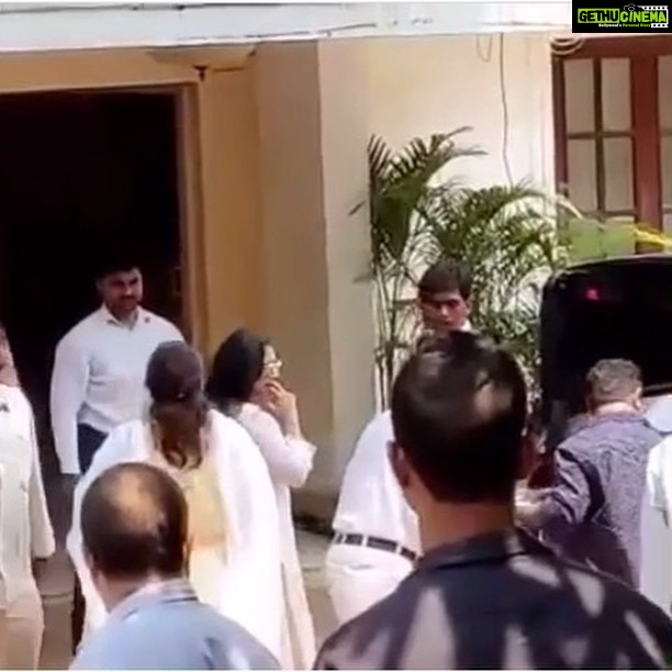 Rani Mukerji Instagram - RIP to Krishna Raj Kapoor 👼🤲🏽🙏🏽! I know Rani is close to the Kapoor’s, may God give them peace through this tough time 🤲🏽. Rani and Krishna photographed at the Kapoor residence to pay condolence 😭