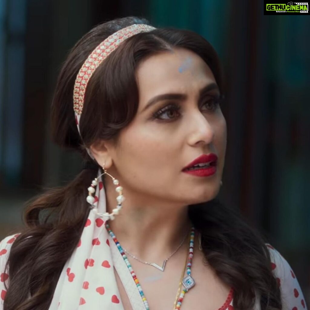 Rani Mukerji Instagram - WE INTERRUPT YOUR DAY TO REVEAL THAT BUNTY AUR BABLI 2 TRAILER IS OUT! MY QUEEN IS BACK IN ACTION! Isn't she the cutest? 🥺?
