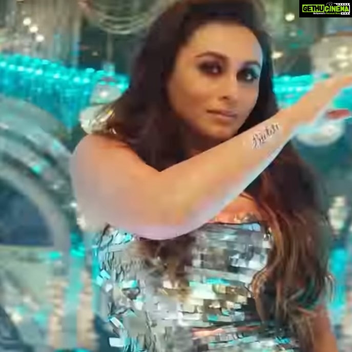 Rani Mukerji Instagram - yaaro, I don't know about you, but seeing Rani dance for a split second after so long is giving me the serotonin to get through this week ✨