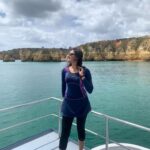 Ranjani Raghavan Instagram - ನೀಲಿಗಡಲು, ಅಟ್ಲಾಂಟಿಕ್ ಮಹಾಸಾಗರದಲ್ಲಿ Kayak ಮಾಡೋ ಮೂಲಕ ನಮ್ಮ ಪ್ರವಾಸವನ್ನ highnote ನಲ್ಲಿ ಮುಗಿಸಿದೆವು 🌊💙 Atlantic Ocean, Some Where
