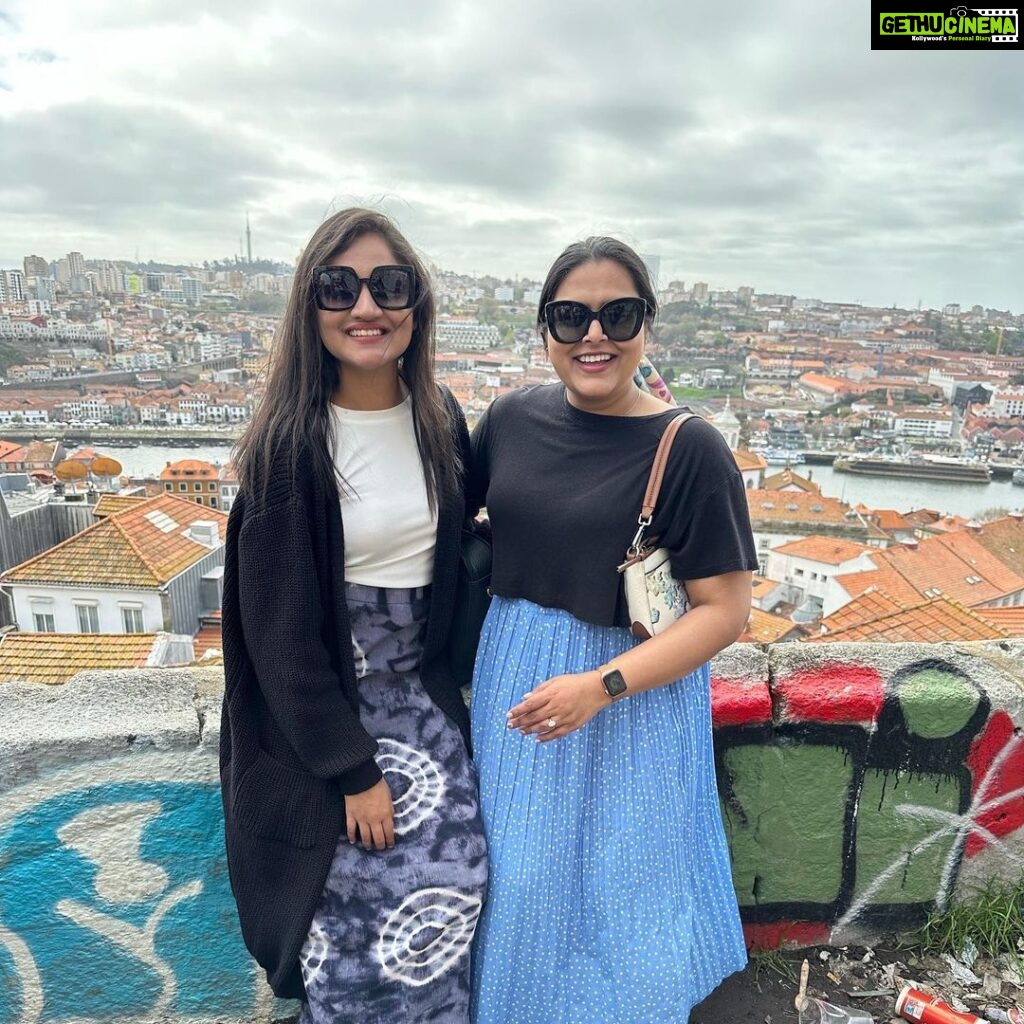 Ranjani Raghavan Instagram - ಪೋರ್ಚುಗೀಸರ ನಾಡಿಗೆ ನಾವು ಲಗ್ಗೆ ಇಟ್ಟಿದ್ದೇವೆ😎 #photodump #girlstrip #europe_vacations #portugal #birthdaytrip pc - the only photographer with me @samyuktha.nagesh 😁 Porto, Portugal