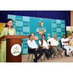 Ranjani Raghavan Instagram - 2023ರ ಪ್ರತಿಷ್ಠಿತ “ಪ್ರಜಾವಾಣಿ ಸಾಧಕರು” ಪ್ರಶಸ್ತಿಗೆ ಬೇರೆ ಬೇರೆ ಕ್ಷೇತ್ರದಿಂದ 23 ಸಾಧಕರನ್ನು ಗುರುತಿಸಿ ಗೌರವಿಸಿದರು. ಕಿರುತೆರೆ ಮತ್ತು ಸಾಹಿತ್ಯ ಕ್ಷೇತ್ರದಿಂದ ನನ್ನನ್ನು ಆಯ್ಕೆ ಮಾಡಿದ್ದು ನನ್ನ ಪುಟ್ಟ ಪುಟ್ಟ ಪ್ರಯತ್ನಗಳಿಗೆ ಸಿಕ್ಕ ದೊಡ್ಡ ಮನ್ನಣೆ. ಪ್ರಶಸ್ತಿ ಪಡೆದವರೆಲ್ಲರಿಗೂ ಅಭಿನಂದನೆಗಳು ಮತ್ತು ಪ್ರಜಾವಾಣಿಗೆ ನನ್ನ ಭಾವಪೂರ್ಣ ನಮನಗಳು🙏 @prajavani