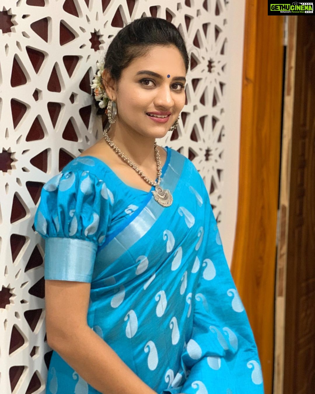 Ranjani Raghavan - 122.8K Likes - ನೀಲಿ ನೀಲಿ ನಿನ್ನ ಕಣ್ಣಲಿ.. ಹುಡುಕುವೆ ಏನೇನೋ💙
Never expected my mom to click such good pictures🥹
#shringeri #eventlook
