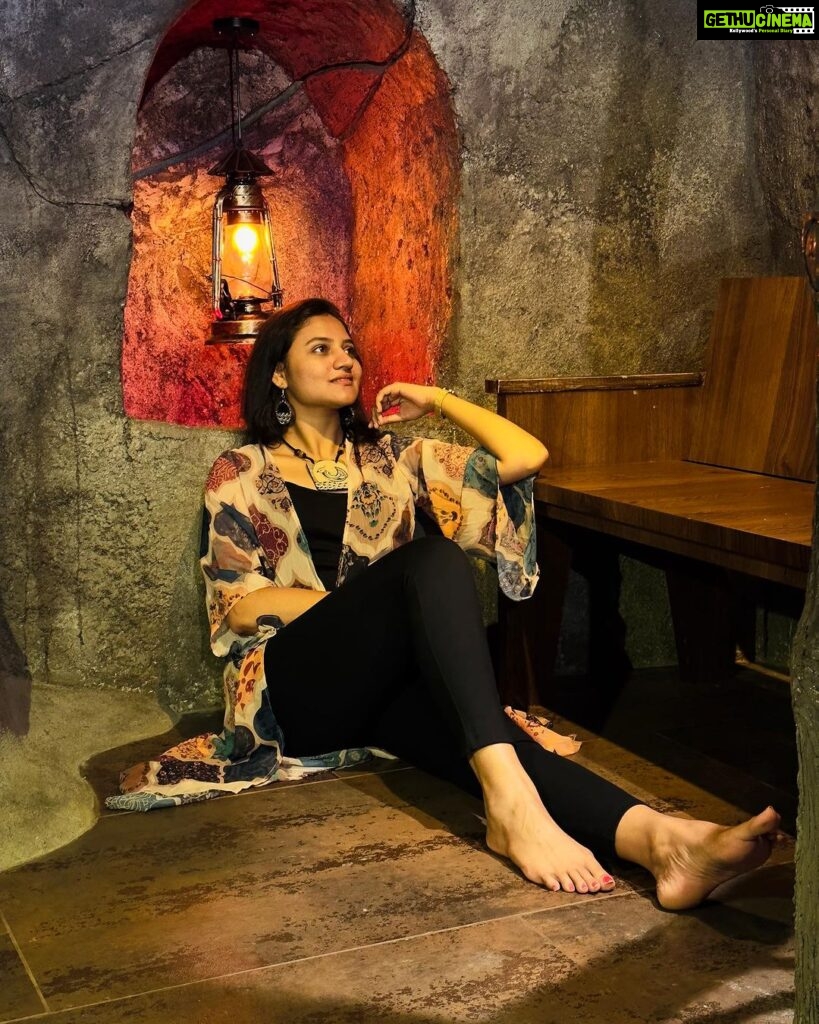Ranjani Raghavan Instagram - The cave you fear to enter may hold the light you seek! ಹಾಗಾಗಿ ಗುಹೆಯೊಳಗೆ ಹೋಗಲು ಹೆದರದಿರಿ😉 @wildplanet_banaheights @tripstoluxury #caveroom #newexperience #naturelover Wild Planet -Bana Heights