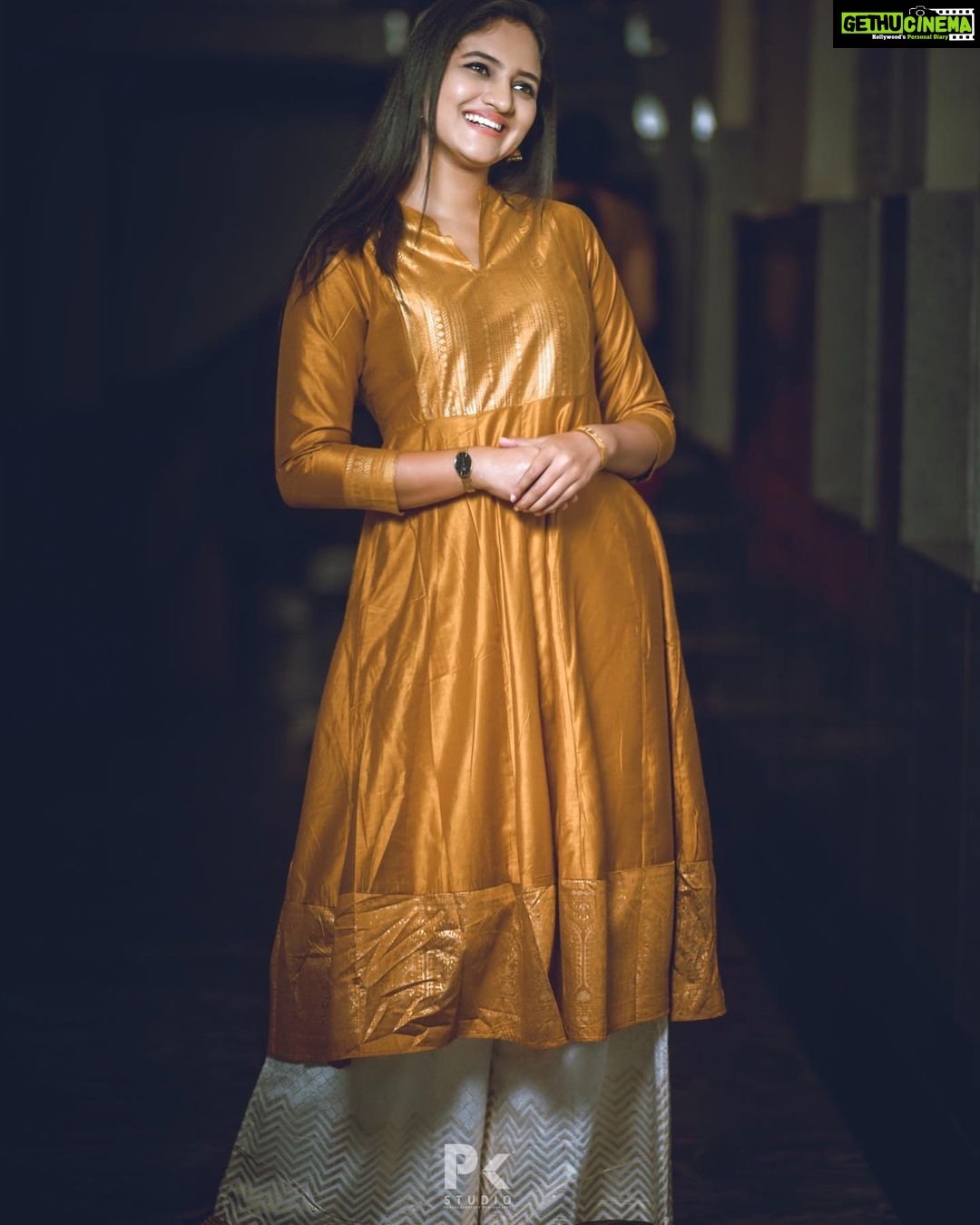 Ranjani Raghavan Instagram - So.. can I call myself Golden girl now? 👧🥰 @pkstudiophotography