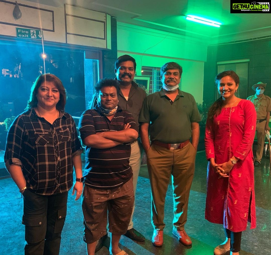 Ranjani Raghavan Instagram - Night curfew ಸಿನಿಮಾ ಶೂಟಿಂಗ್ ನಲ್ಲಿ ನಾವು🌸