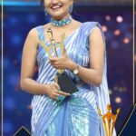 Ranjani Raghavan Instagram - ಅನುಬಂಧ ಅವಾರ್ಡ್ಸ್ 2022 | ಜನ ಮೆಚ್ಚಿದ ನಾಯಕಿ - ಭುವಿ (ಕನ್ನಡತಿ) ಅನುಬಂಧ AWARDS -2022 #AnubandhaAwards2022 #ColorsKannada #ಬಣ್ಣಹೊಸದಾಗಿದೆ #ಬಂಧಬಿಗಿಯಾಗಿದೆ