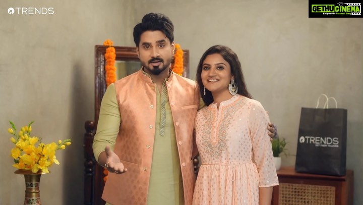 Ranjani Raghavan Instagram - ನವರಾತ್ರಿ ಹತ್ರ ಬರ್ತಿದೆ! ಹೊಸ ಬಟ್ಟೆಗೆ ಏನ್ ಪ್ಲಾನ್ ಮಾಡಿದ್ದೀರಾ? 😍 The biggest navaratri contest is here!! Get a chance to win exciting vouchers with the #trendsnavarangautsava contest! All you need to do is Participate in the TRENDS NAVARANGA UTSAVA CONTEST! Dress in any of your favorite navaratri colours and upload/send your picture or your matching with your partner picture or your family favorite navaratri colour group photo using hashtags #TrendsNavarangaUtsava #RelianceTrends WhatsApp on: 9029000943 Or log on to http://www.trendsnavarangautsava.com for more details today! #TrendsNavarangaUtsava #trends #ContestAlert