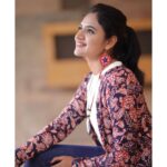 Ranjani Raghavan Instagram - Keep your face always toward the sunshine and shadows will fall behind you 🌼 @anvi_closet @kandys_moments Check out beautiful handmade Jewellery by @alavikaa8 🥰